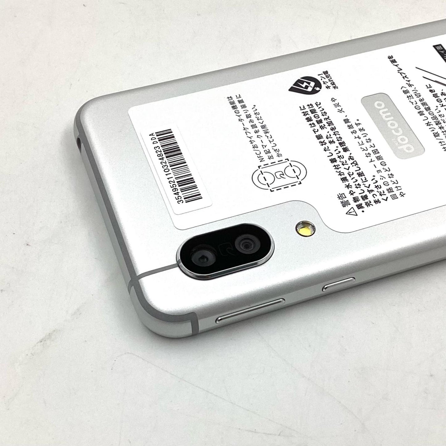 【全額返金保証】【最速発送】 AQUOS sense3 64GB シルバー系 docomo SIMフリー SH-02M 白ロム 新品未開封 即納OK