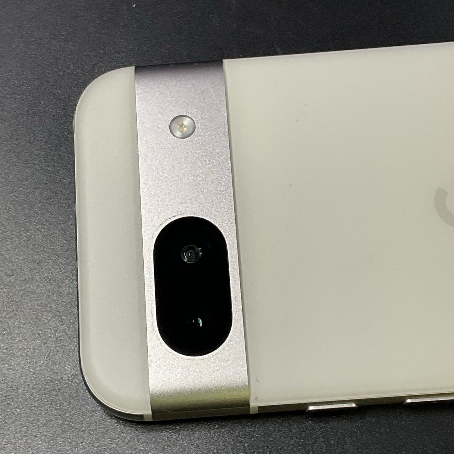 【最速発送】 Google Pixel 8a 128GB ホワイト系 au SIMフリー Pixel 8a 白ロム【難有】