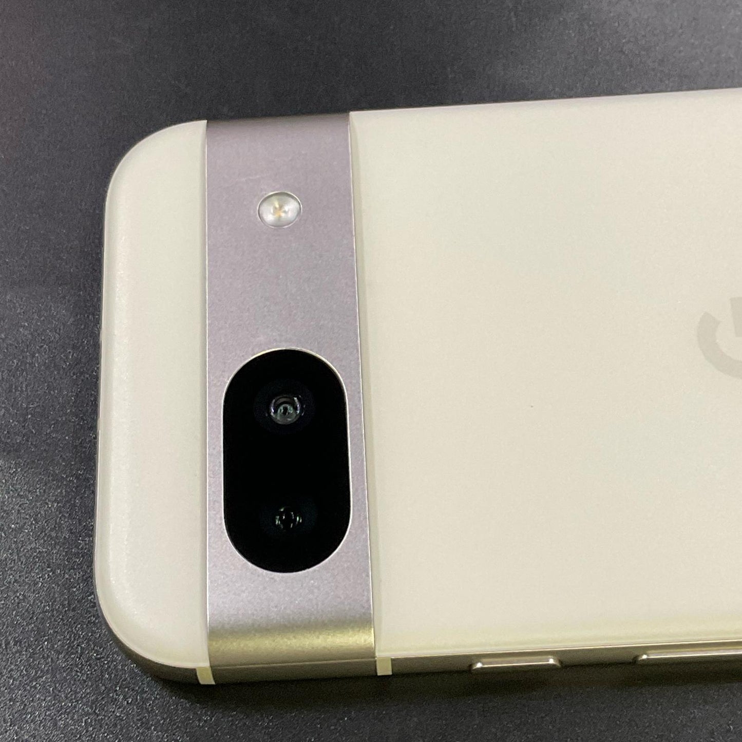 【最速発送】 Google Pixel 8a 128GB ホワイト系 docomo SIMフリー Pixel 8a 白ロム【難有】