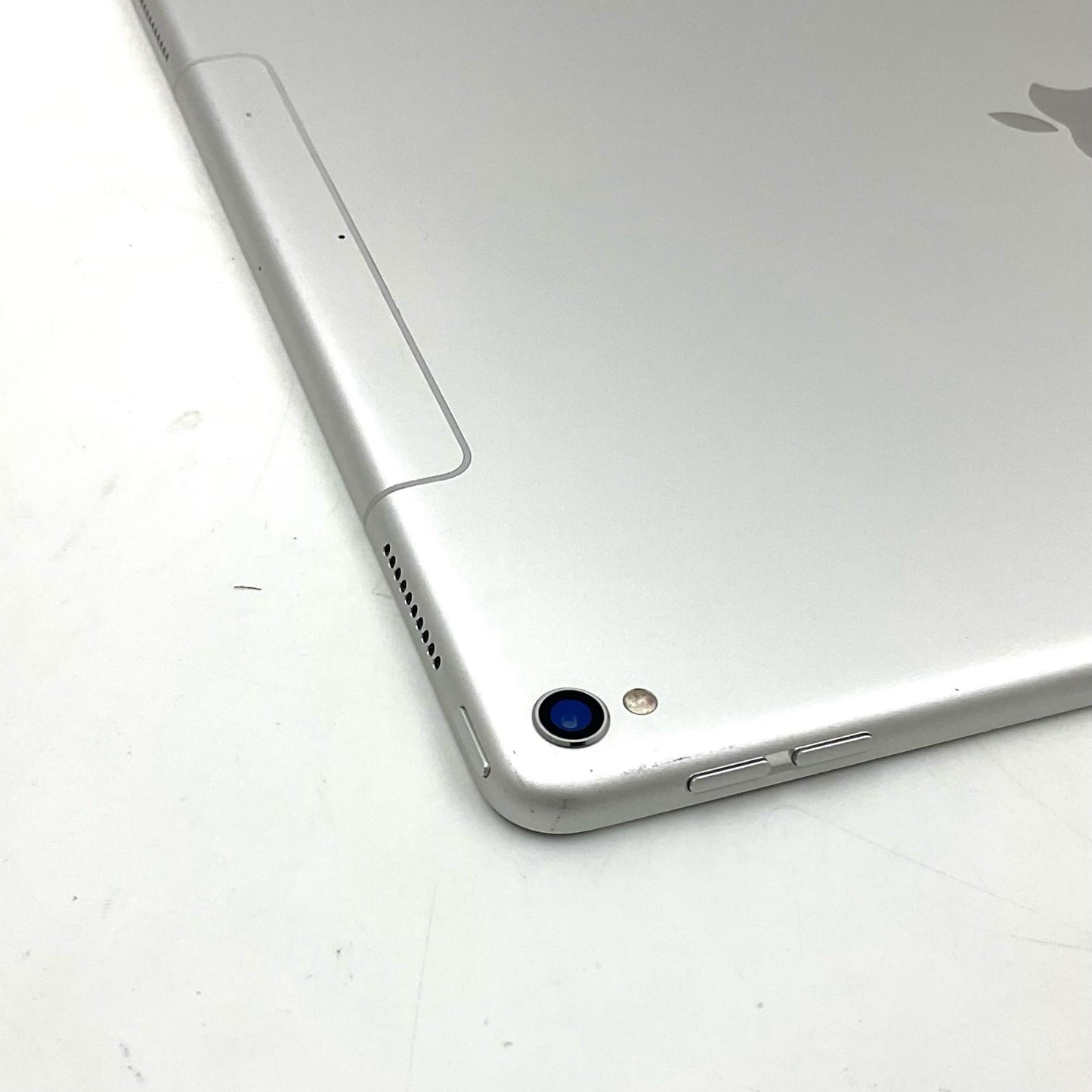 【最速発送】Apple iPad iPad Pro 12.9インチ 第2世代 Wi-Fi+Cellular 64GB シルバー docomo SIMフリー 白ロム【難有】