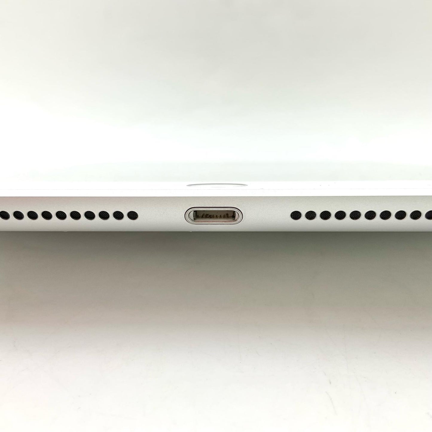 【全額返金保証】【最速発送】Apple iPad 10.2インチ 第7世代 128GB シルバー Wi-Fi 美品 動作確認済