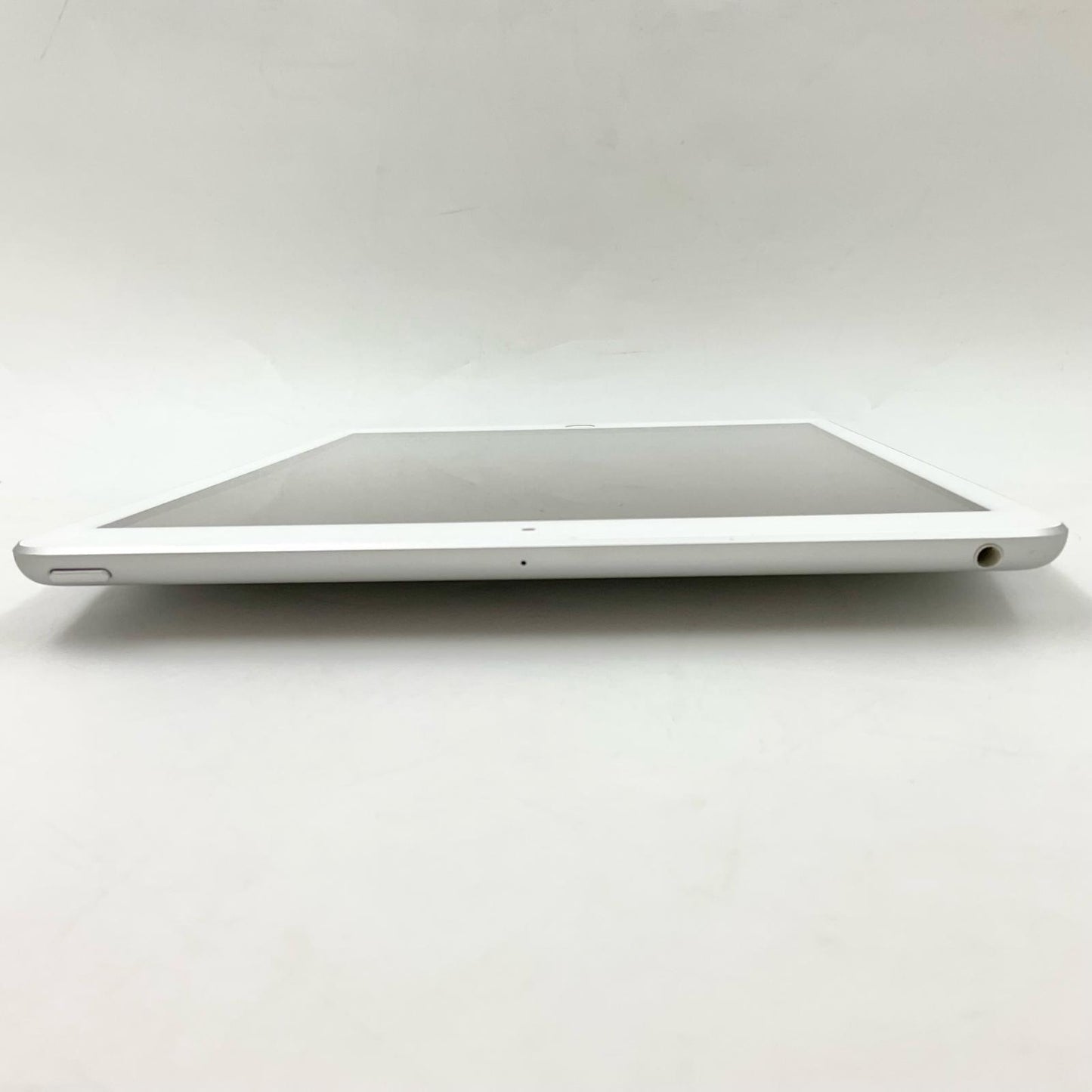 【全額返金保証】【最速発送】Apple iPad 10.2インチ 第7世代 128GB シルバー Wi-Fi 美品 動作確認済
