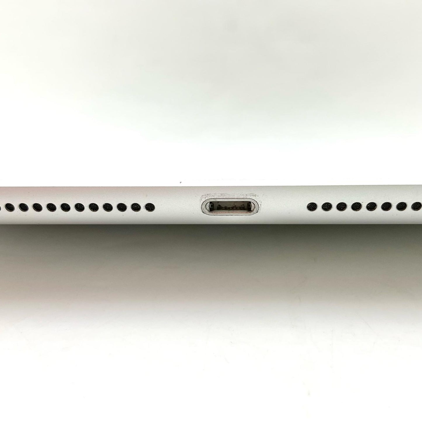 【全額返金保証】【最速発送】Apple iPad iPad 10.2インチ 第7世代 128GB シルバー Wi-Fi 美品 動作確認済