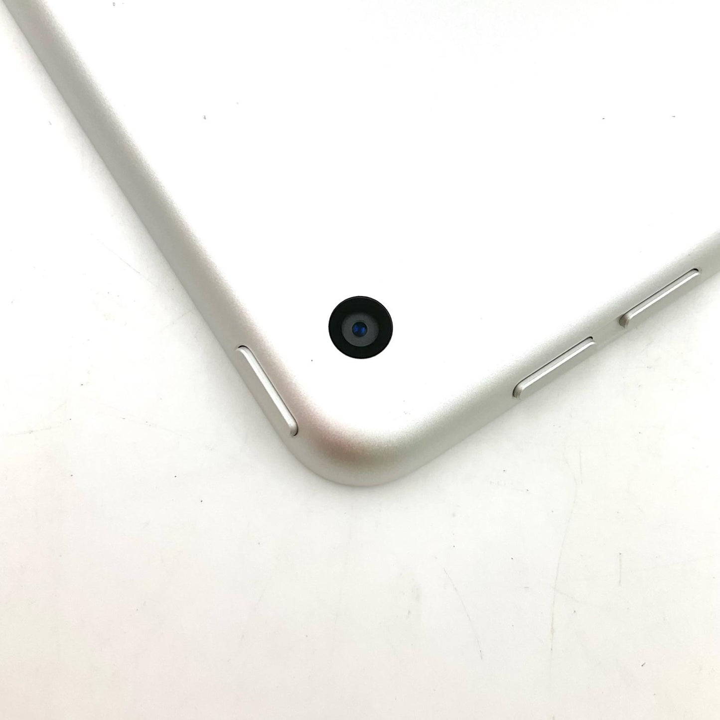 【全額返金保証】【最速発送】Apple iPad iPad 第7世代 Wi-Fi 128GB シルバー 美品 動作確認済