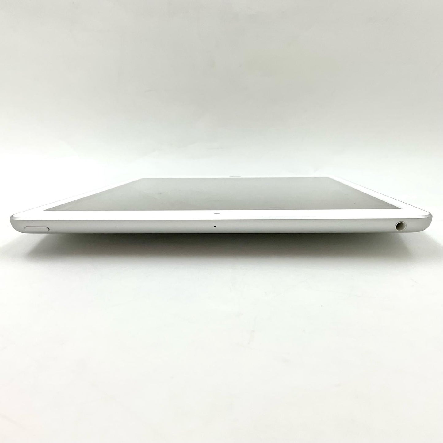 【全額返金保証】【最速発送】Apple iPad iPad 第7世代 Wi-Fi 128GB シルバー 美品 動作確認済
