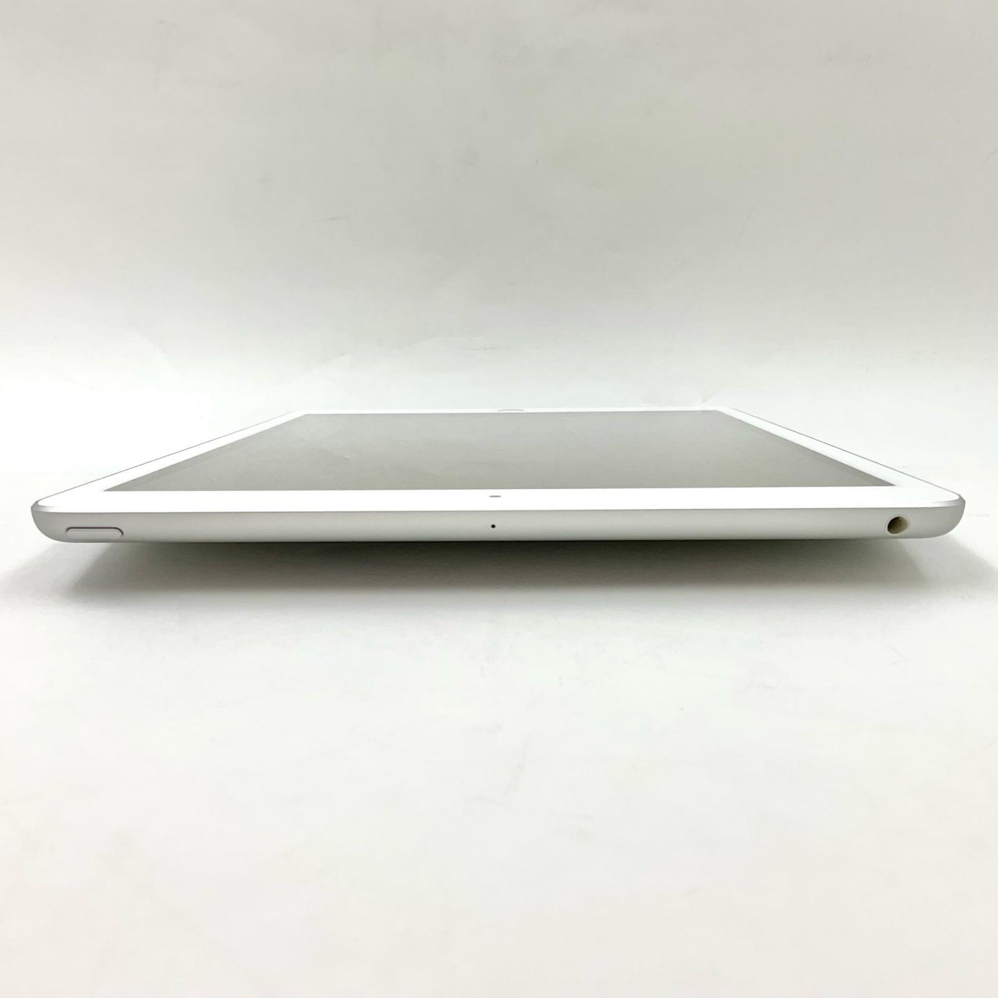 【全額返金保証】【最速発送】Apple iPad iPad 10.2インチ 第7世代 128GB シルバー Wi-Fi 美品 動作確認済