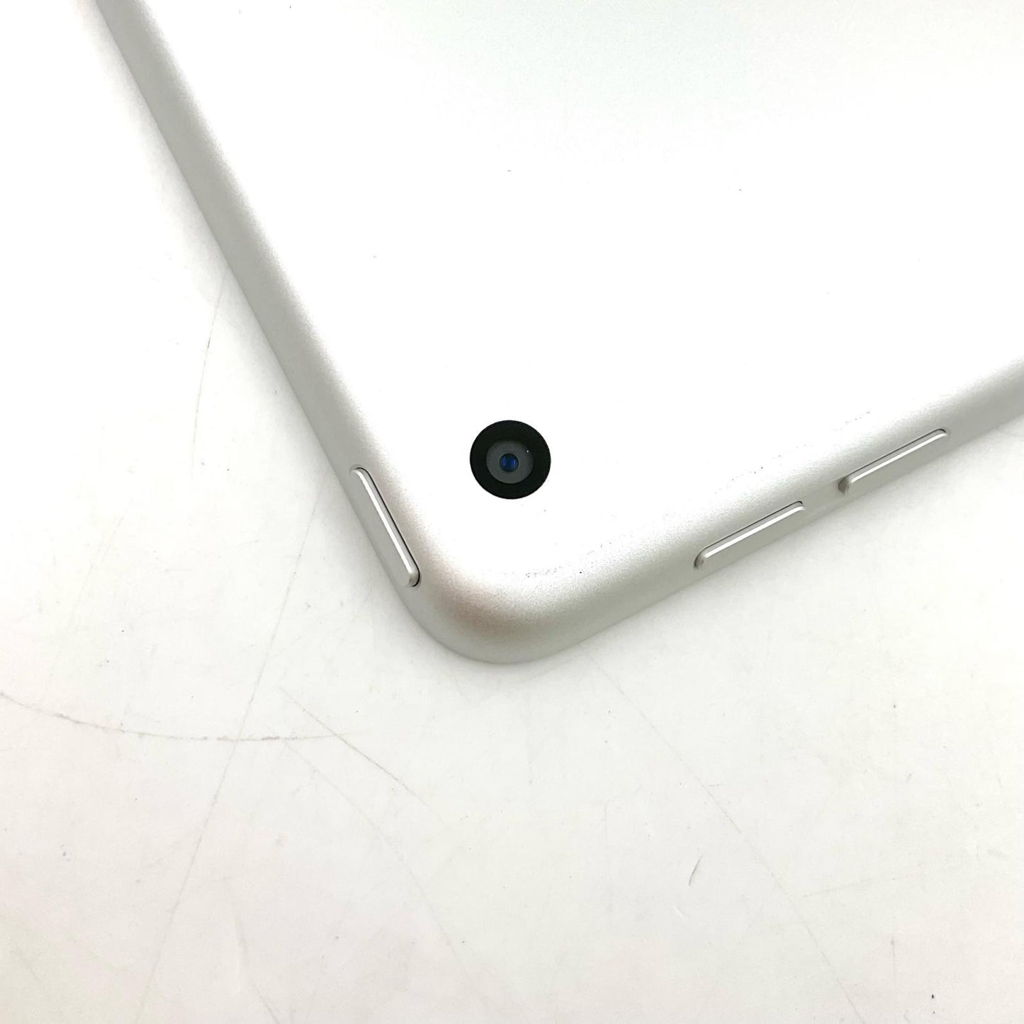 【全額返金保証】【最速発送】Apple iPad iPad 10.2インチ 第7世代 128GB シルバー Wi-Fi 動作確認済