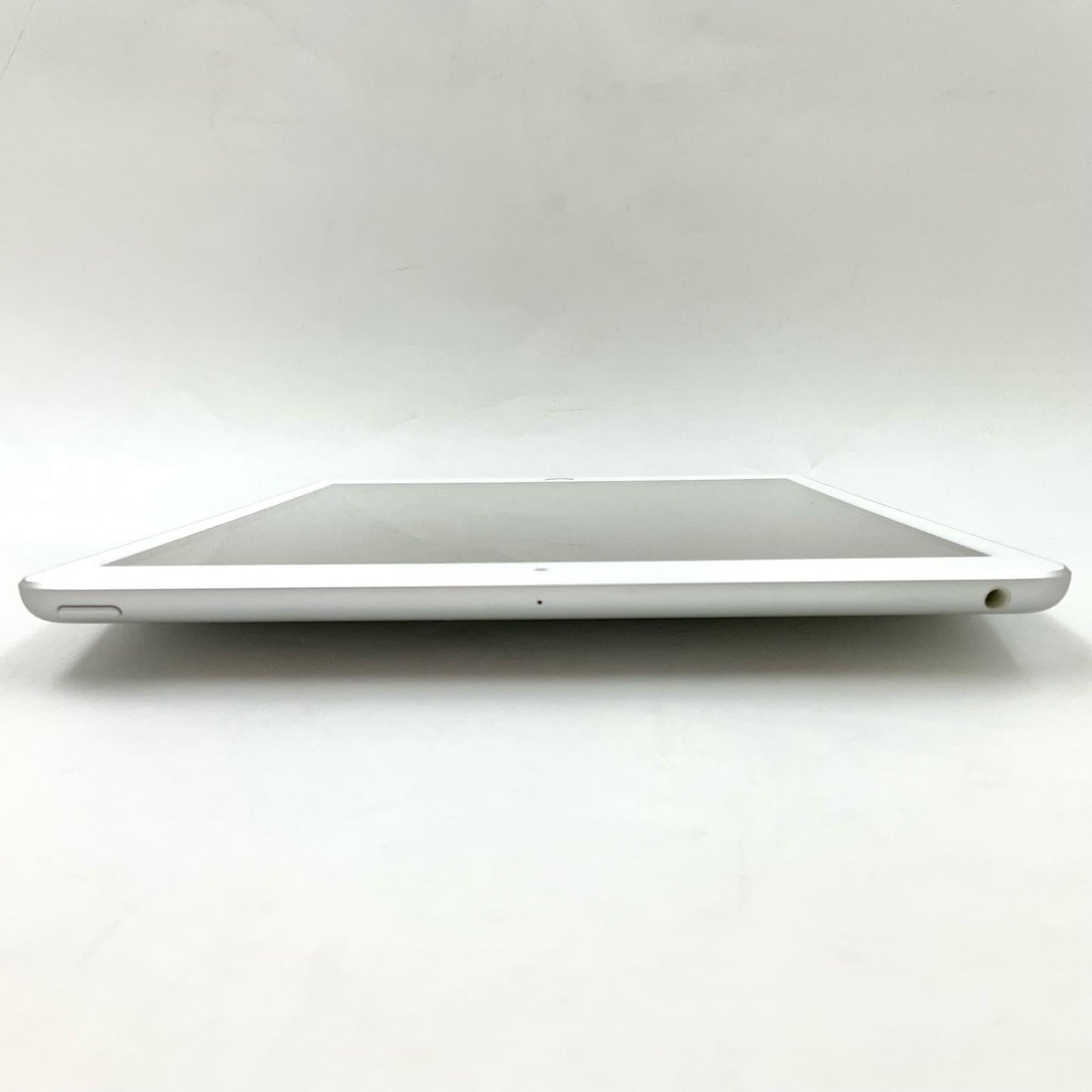 【全額返金保証】【最速発送】Apple iPad iPad 10.2インチ 第7世代 128GB シルバー Wi-Fi 動作確認済