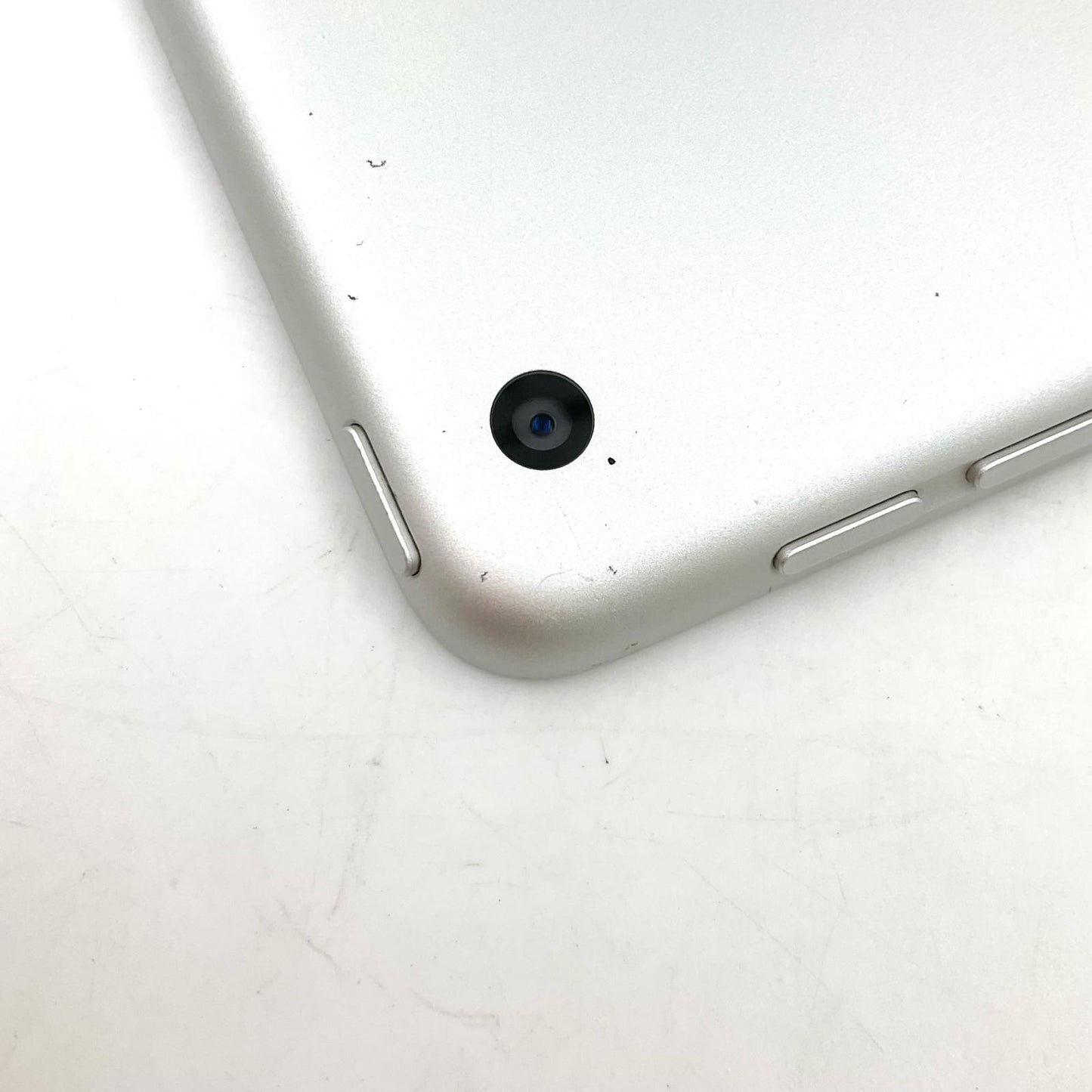 【全額返金保証】【最速発送】Apple iPad iPad 10.2インチ 第9世代 64GB シルバー Wi-Fi 動作確認済