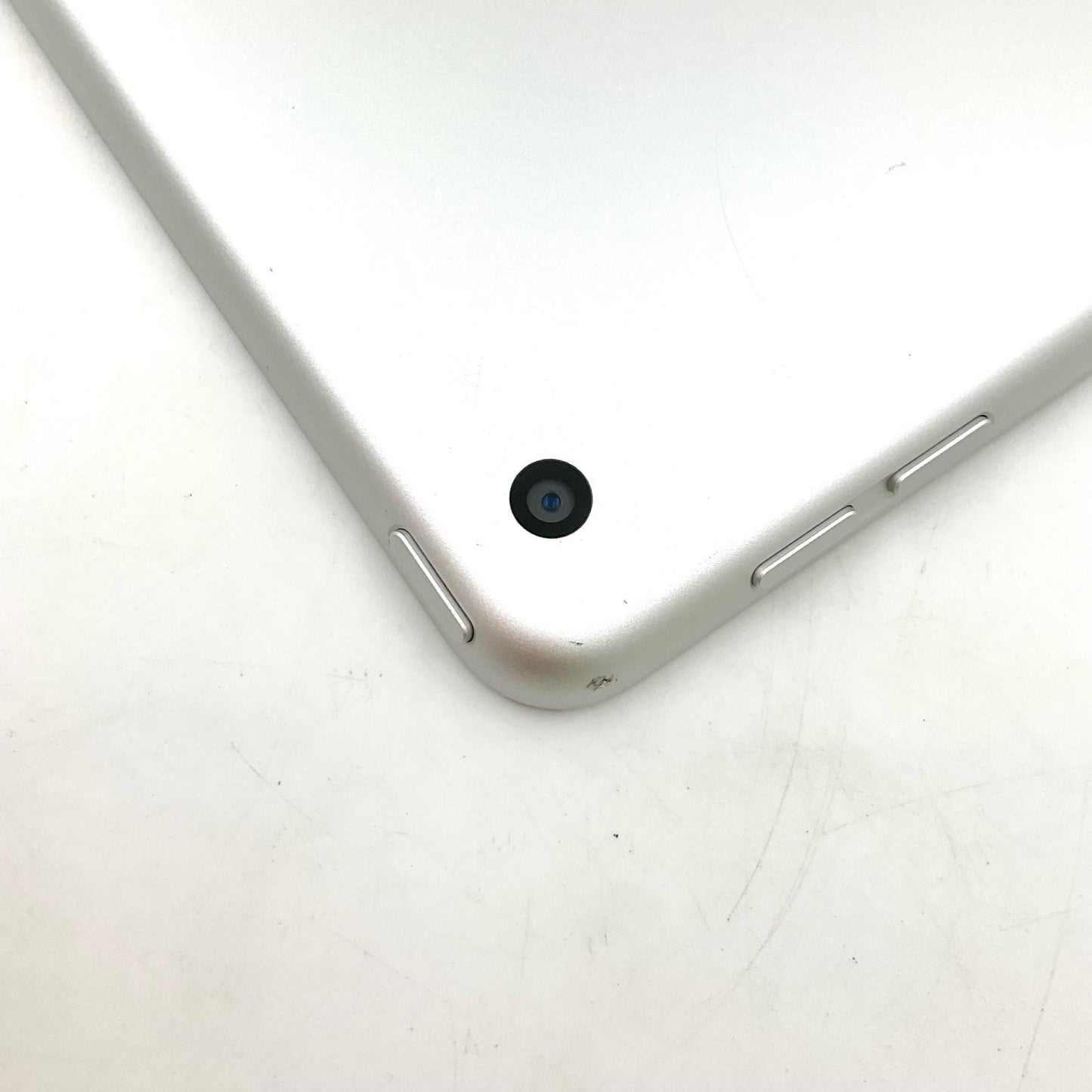 【全額返金保証】【最速発送】Apple iPad iPad 10.2インチ 第9世代 64GB シルバー Wi-Fi 動作確認済