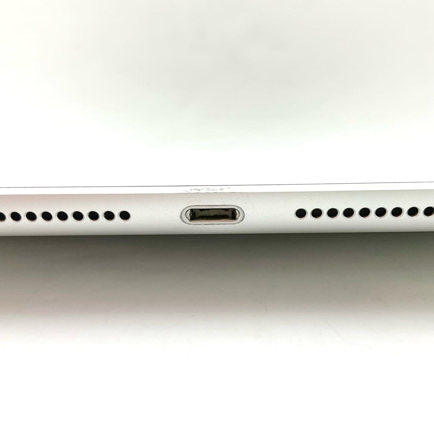 【最速発送】Apple iPad iPad 10.2インチ 第9世代 64GB シルバー Wi-Fi【難有】