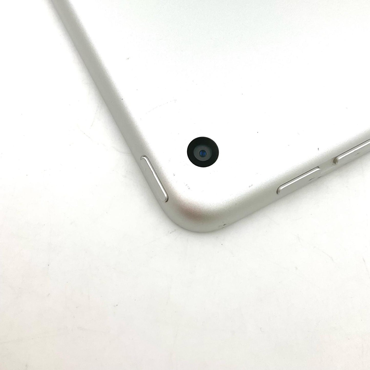 【全額返金保証】【最速発送】Apple iPad 10.2インチ 第9世代 64GB シルバー Wi-Fi 動作確認済