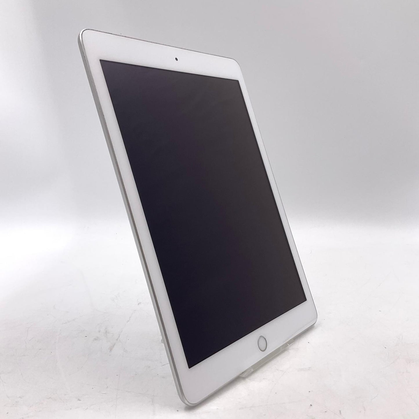 【最速発送】Apple iPad 9.7インチ 第5世代 32GB シルバー Wi-Fi【難有】