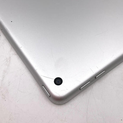 【最速発送】Apple iPad 9.7インチ 第5世代 32GB シルバー Wi-Fi【難有】
