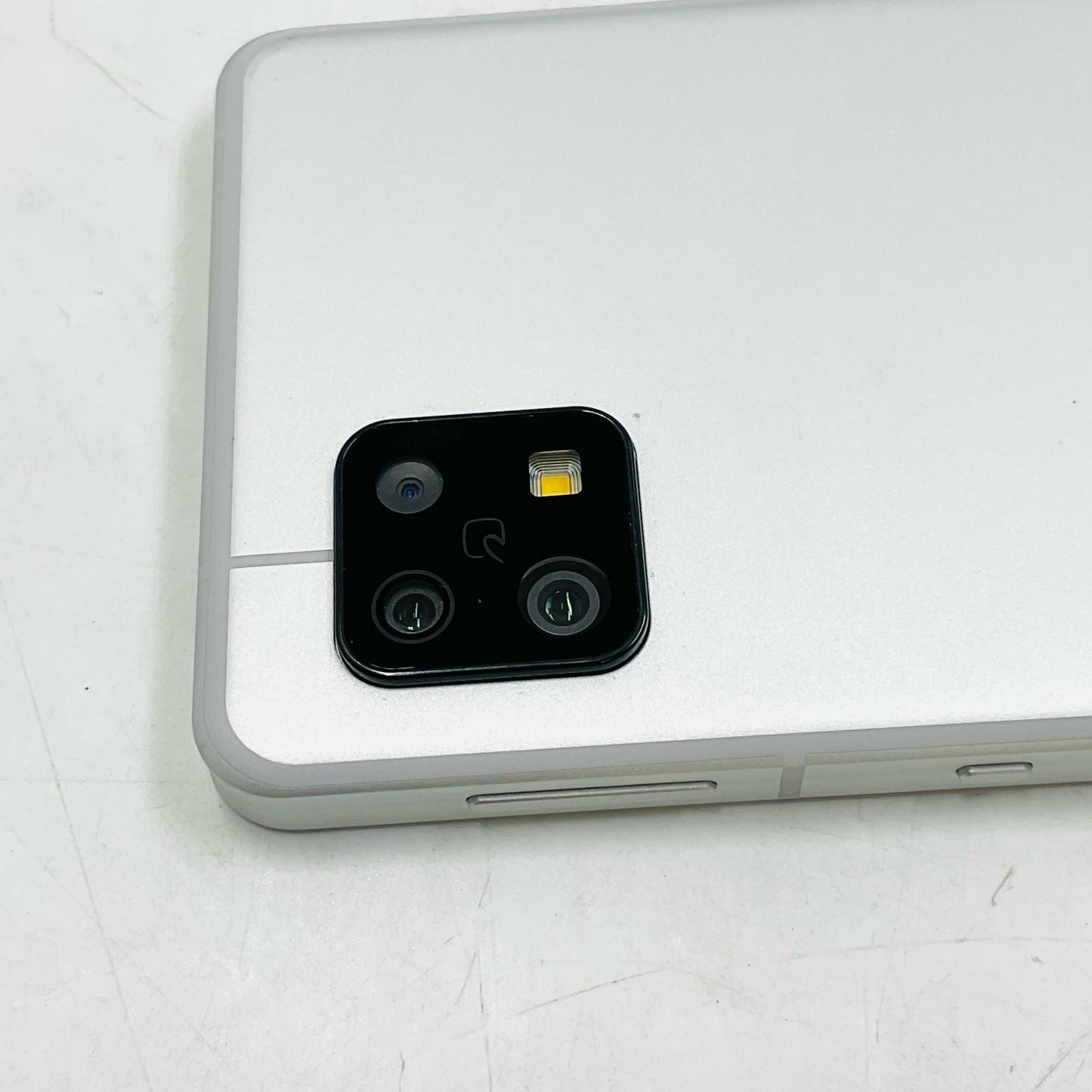 【全額返金保証】【最速発送】SHARP AQUOS sense6 128GB シルバー SIMフリー SH-M19 白ロム 動作確認済