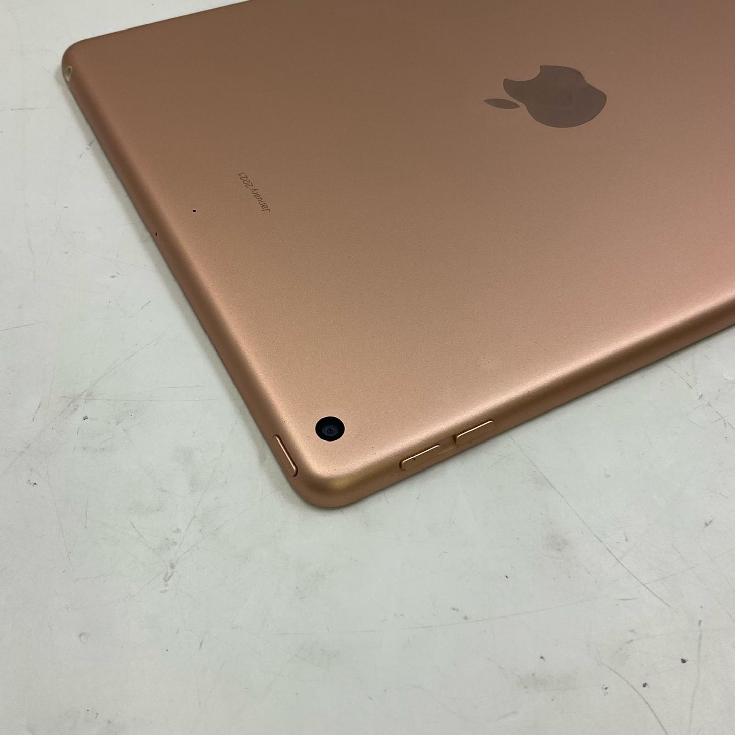 【全額返金保証】【最速発送】Apple iPad iPad 10.2インチ 第8世代 32GB ゴールド Wi-Fi 動作確認済
