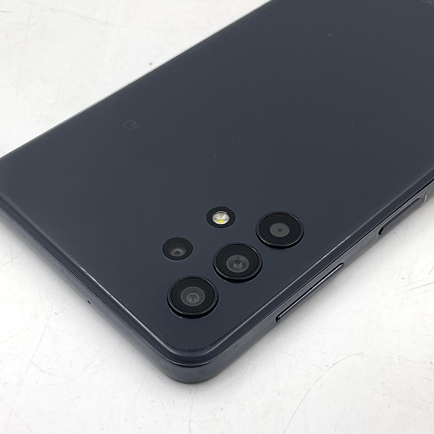 【最速発送】SAMSUNG Galaxy A32 5G 64GB オーサムブラック au SCG08 白ロム【難有】