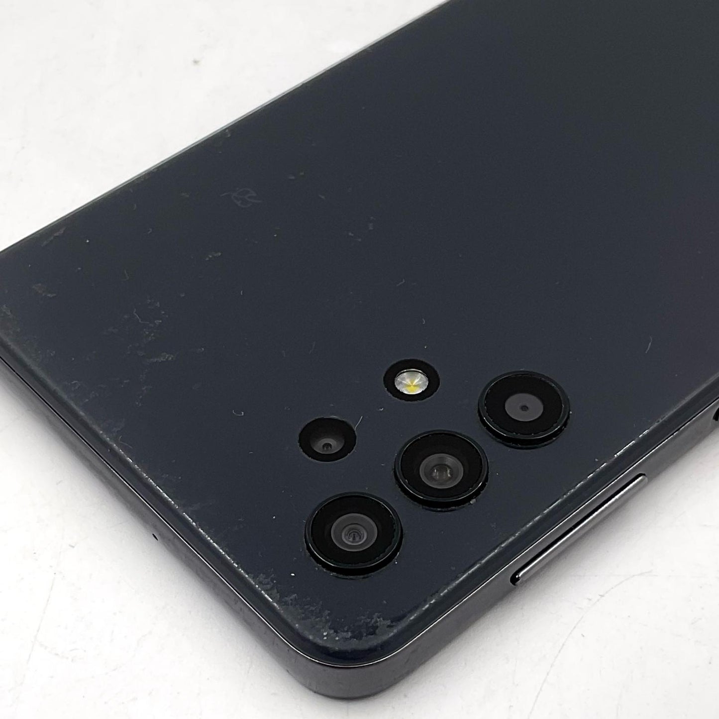 【全額返金保証】【最速発送】SAMSUNG Galaxy A32 5G 64GB オーサムブラック au SCG08 白ロム 動作確認済