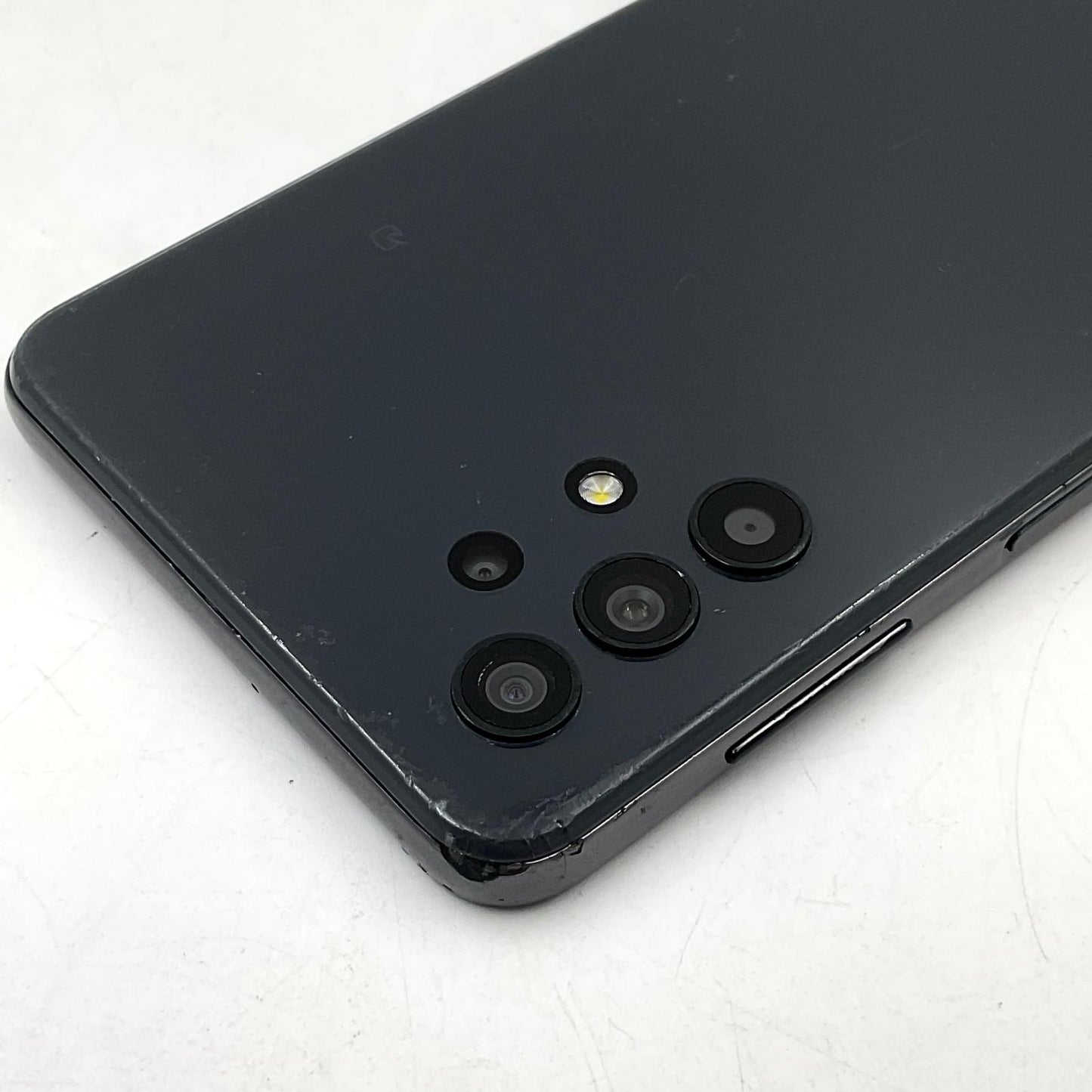【全額返金保証】【最速発送】SAMSUNG Galaxy A32 5G 64GB オーサムブラック au SCG08 白ロム 動作確認済