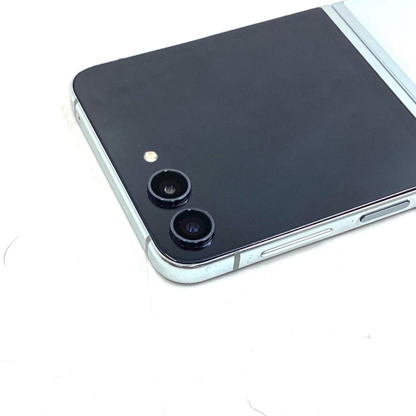 【最速発送】SAMSUNG Galaxy Z Flip 5 256GB 緑 docomo SIMフリー SC-54D 白ロム【難有】