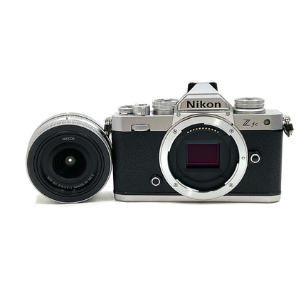 【全額返金保証】【最速発送】Nikon デジタル一眼 Z fc 16-50 VR レンズキット [シルバー] 超美品 動作確認済
