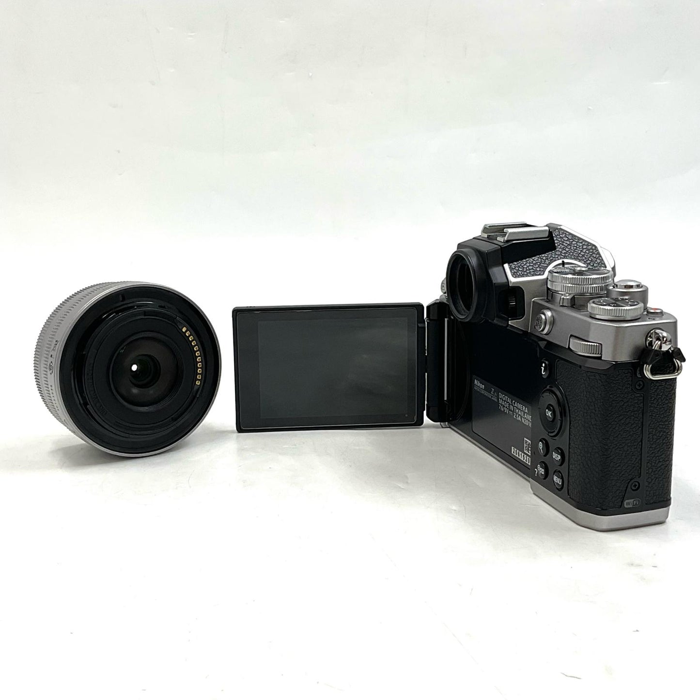 【全額返金保証】【最速発送】Nikon デジタル一眼 Z fc 16-50 VR レンズキット [シルバー] 超美品 動作確認済