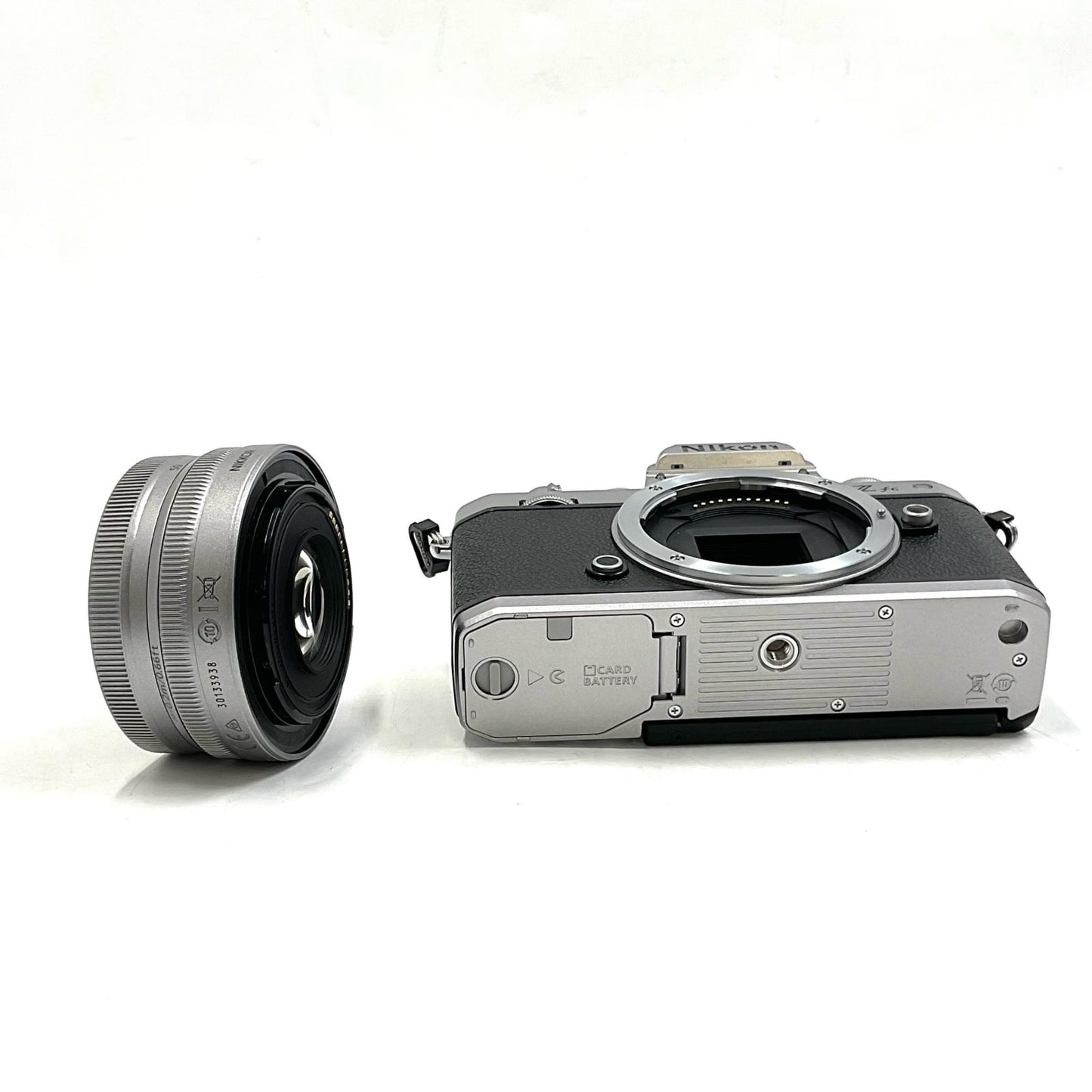 【全額返金保証】【最速発送】Nikon デジタル一眼 Z fc 16-50 VR レンズキット [シルバー] 超美品 動作確認済
