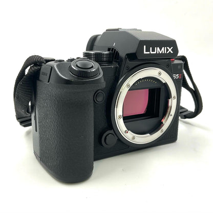 【全額返金保証】【最速発送】Panasonic デジタル一眼 LUMIX DC-S5M2 ボディ ブラック 美品 動作確認済