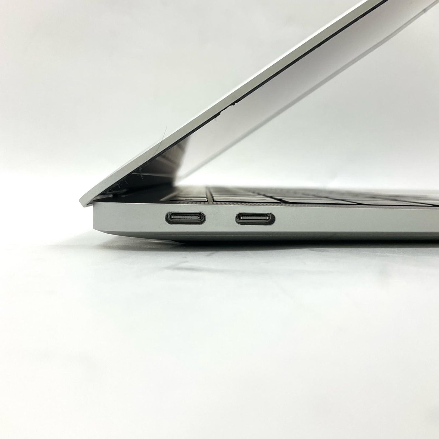 【全額返金保証】【最速発送】Apple MacBook Air 13インチ 2018 1.6 GHz デュアルコア Intel Core i5 8GB 128GB シルバー 動作確認済