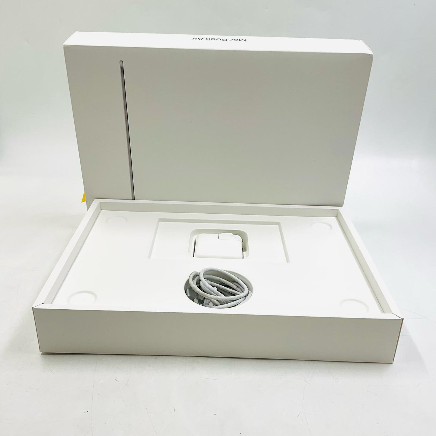 【全額返金保証】【最速発送】Apple MacBook Air 13.6インチ 2024 Apple M3 8GB 256GB スペースグレイ 100% 美品 動作確認済