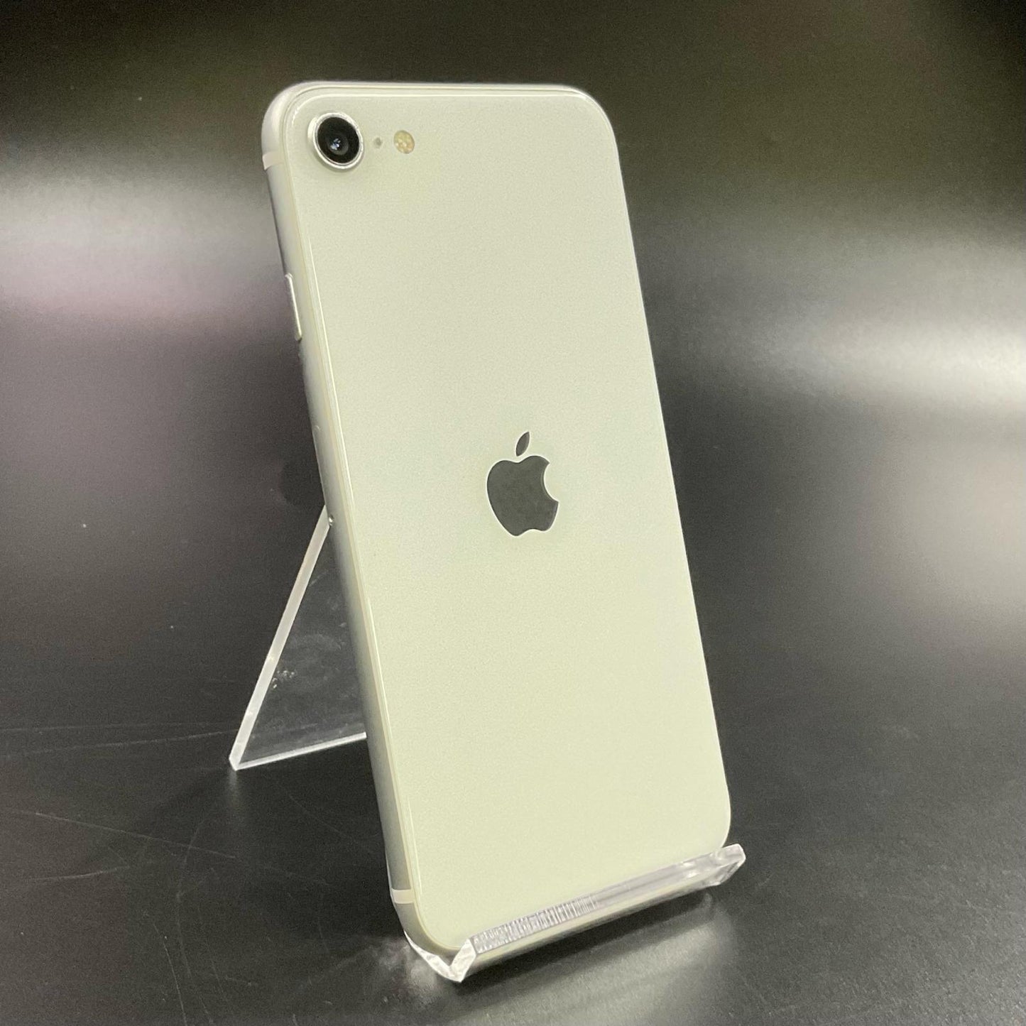 【全額返金保証】【最速発送】Apple iPhone iPhone SE（第2世代） 64GB ホワイト au SIMフリー 白ロム 動作確認済 84%
