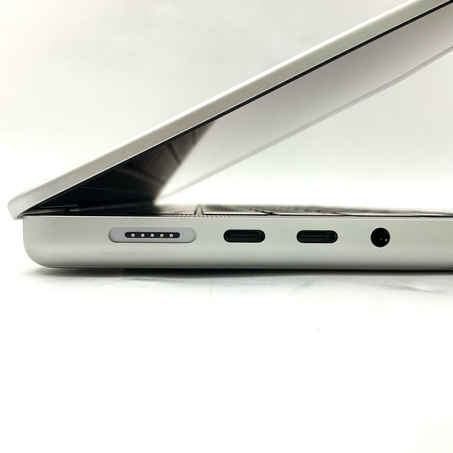 【全額返金保証】【最速発送】Apple MacBook Pro 14インチ 2024 Apple M4 16GB 512GB シルバー 100% 美品 動作確認済