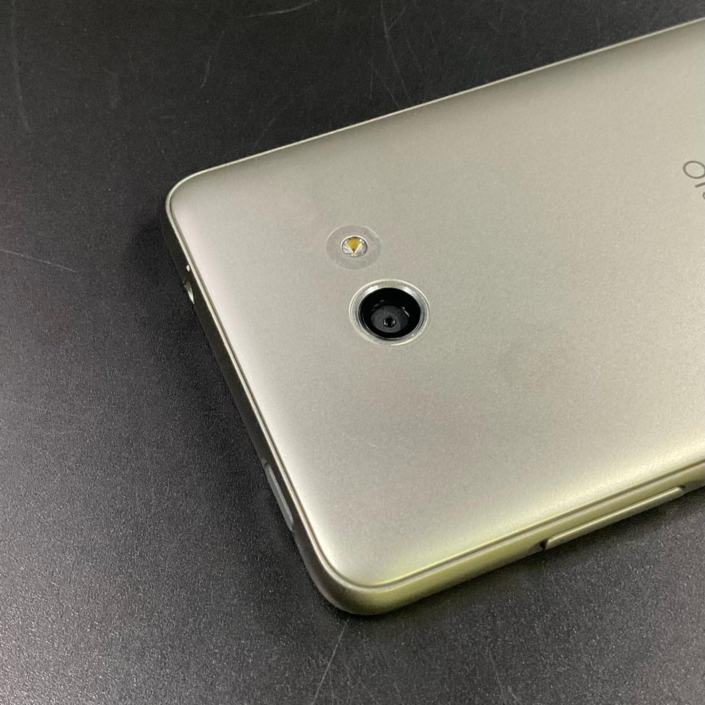 【全額返金保証】【最速発送】京セラ BASIO 4 32GB シャンパンゴールド au KYV47 白ロム 美品 動作確認済