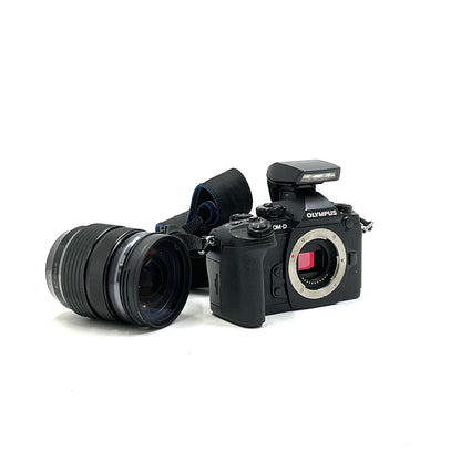 【全額返金保証】【最速発送】OLYMPUS デジタル一眼 OM-D E-M1 12-40mm F2.8 レンズキット ブラック 動作確認済