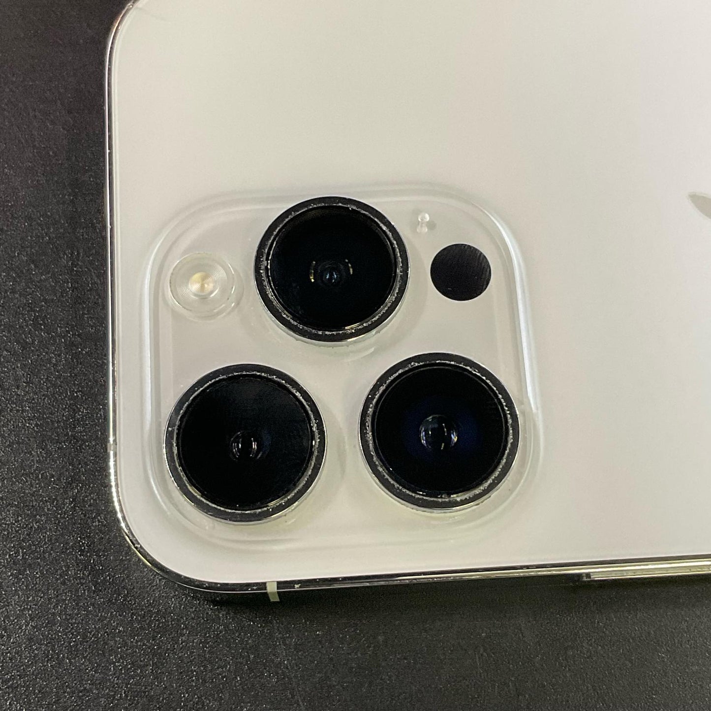 【全額返金保証】【最速発送】Apple iPhone 14 Pro 128GB シルバー docomo SIMフリー 白ロム 動作確認済 77%