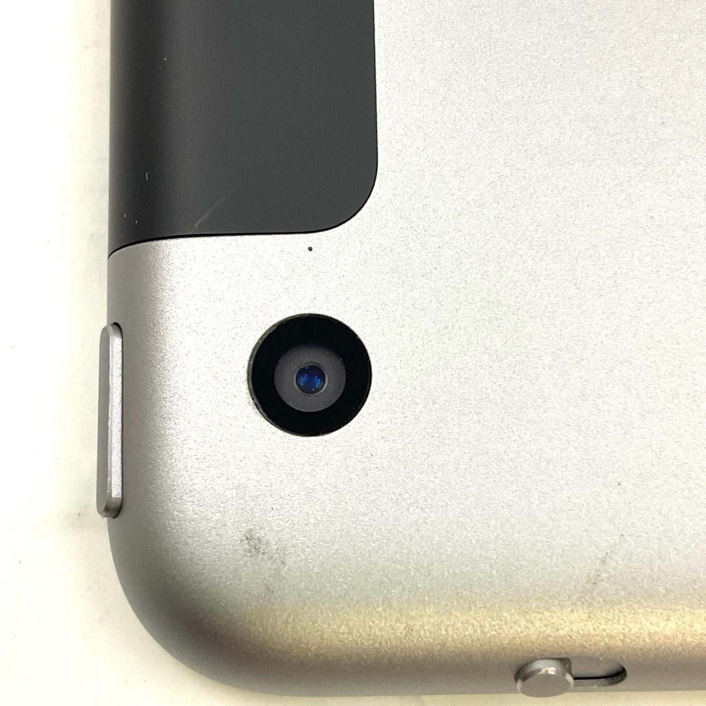 【全額返金保証】【最速発送】Apple iPad mini 7.9インチ 第3世代 128GB スペースグレイ WiFi+Cellular au 白ロム 美品 動作確認済