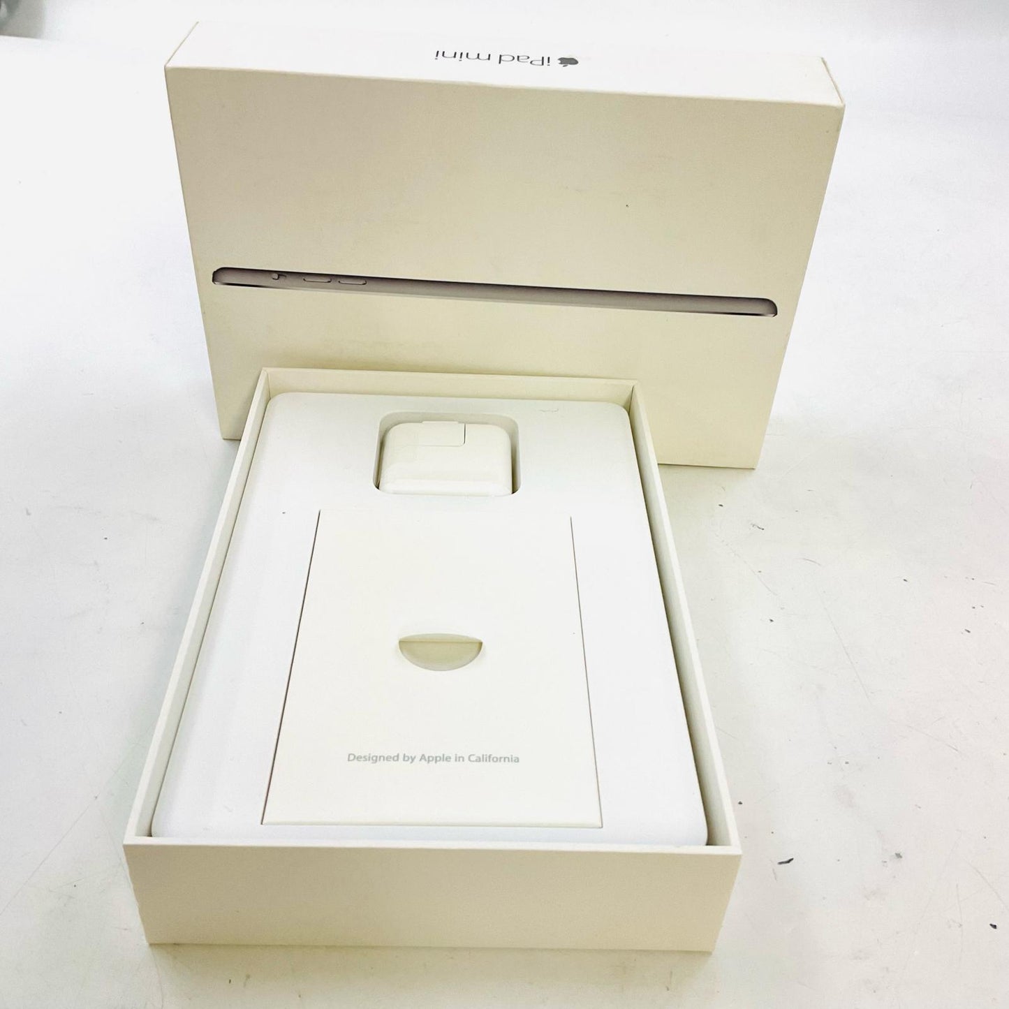 【全額返金保証】【最速発送】Apple iPad mini 7.9インチ 第3世代 128GB スペースグレイ WiFi+Cellular au 白ロム 美品 動作確認済