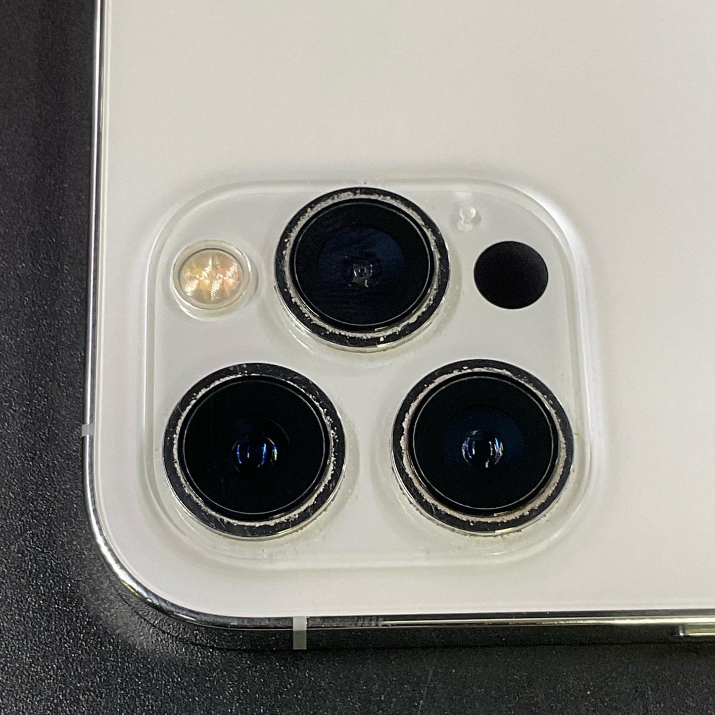 【全額返金保証】【最速発送】Apple iPhone iPhone 12 Pro Max 128GB シルバー docomo 白ロム 動作確認済 80%