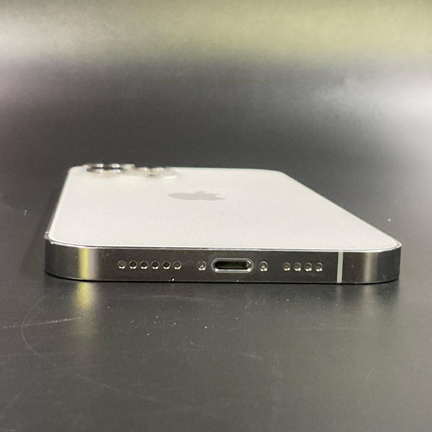 【全額返金保証】【最速発送】Apple iPhone iPhone 12 Pro Max 128GB シルバー docomo 白ロム 動作確認済 80%