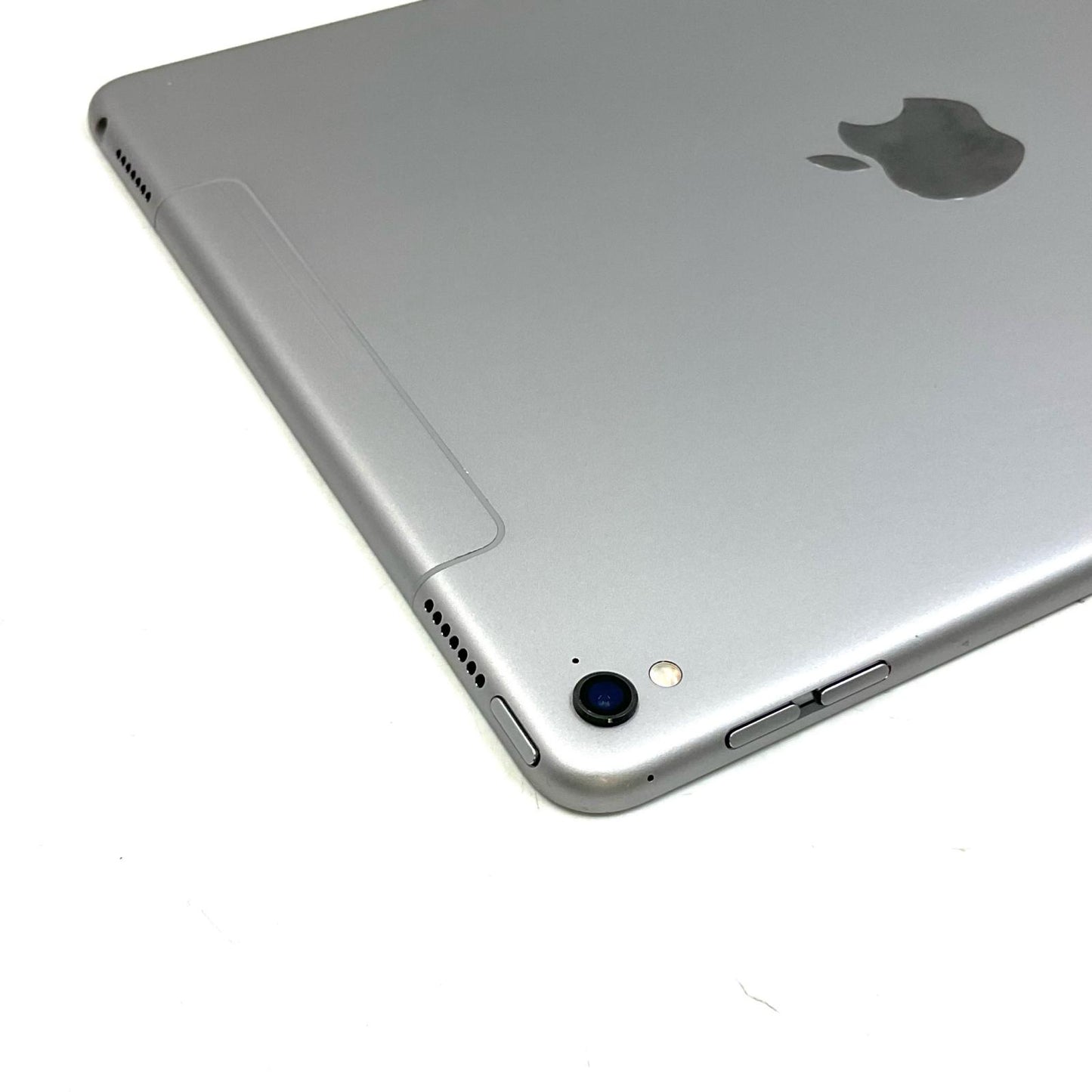 【全額返金保証】【最速発送】Apple iPad Pro 9.7インチ 第1世代 32GB スペースグレイ WiFi+Cellular docomo 白ロム 美品 動作確認済