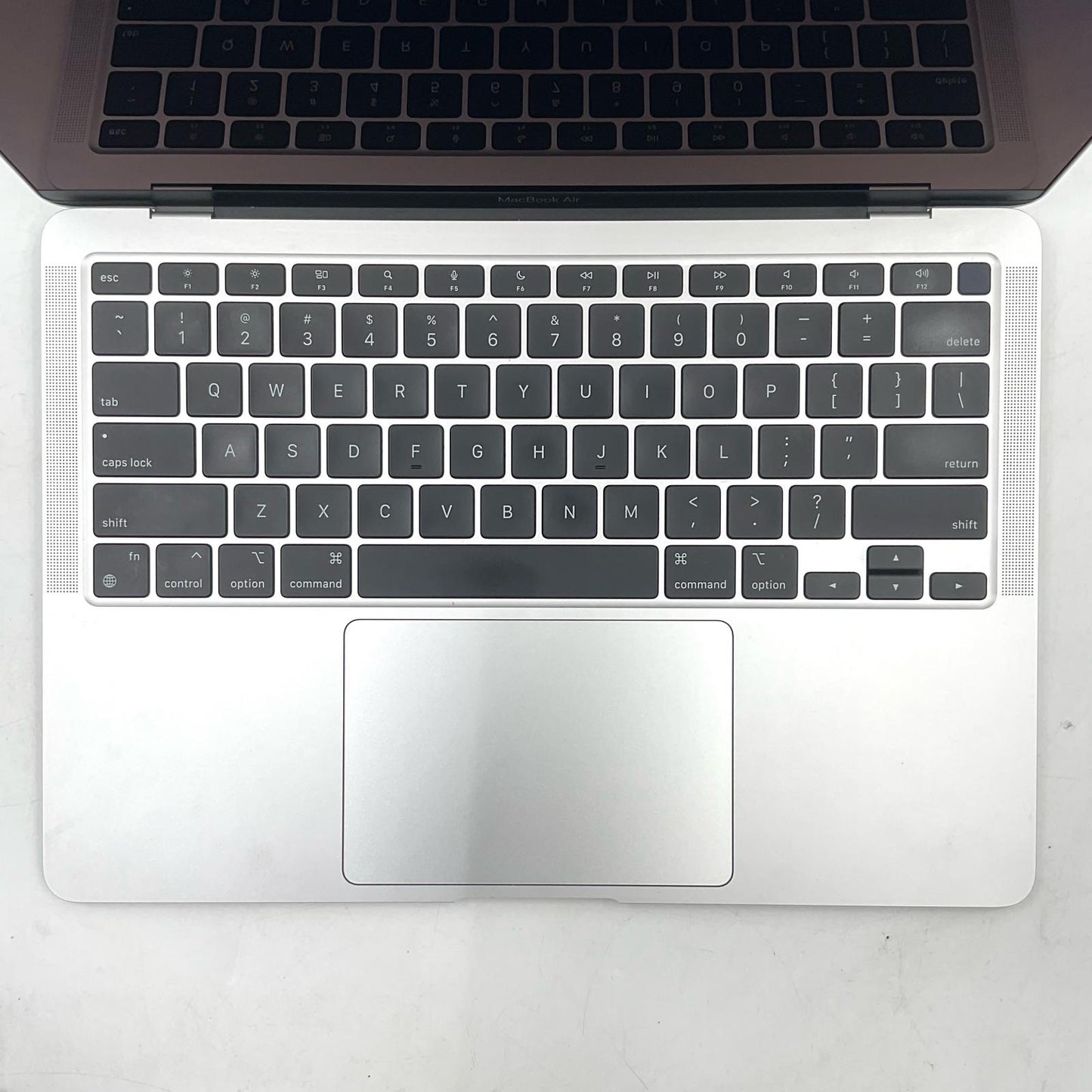 【全額返金保証】【最速発送】Apple MacBook Air 13インチ 2020 Apple M1 8GB 256GB シルバー 93% 美品 動作確認済