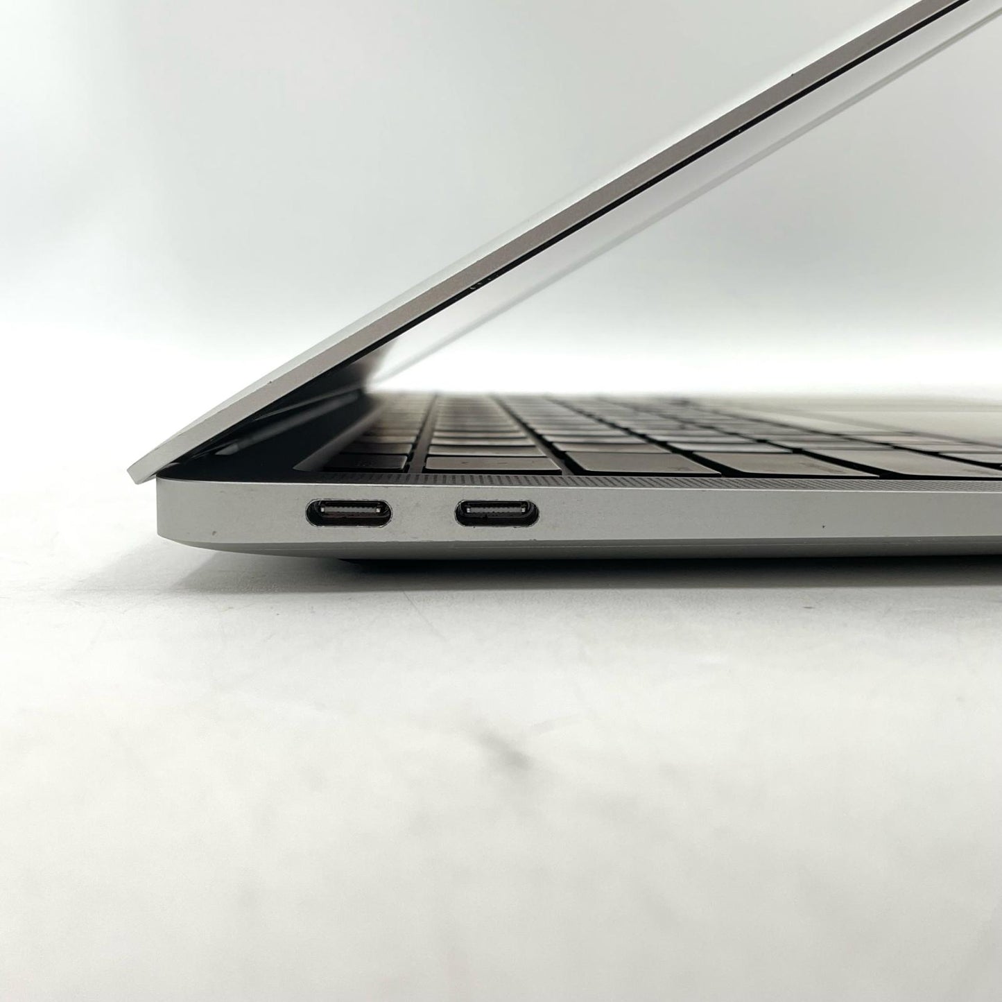 【全額返金保証】【最速発送】Apple MacBook Air 13インチ 2020 Apple M1 8GB 256GB シルバー 93% 美品 動作確認済