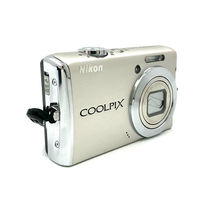 【全額返金保証】【最速発送】Nikon コンパクトデジタルカメラ COOLPIX S620 シルバー 動作確認済