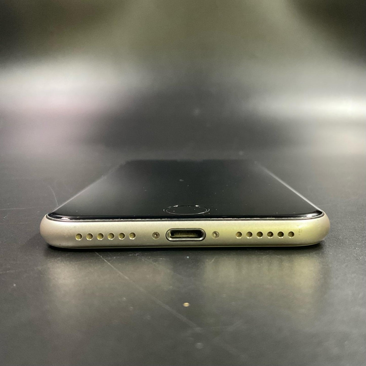 【全額返金保証】【最速発送】Apple iPhone iPhone SE（第3世代） 128GB ホワイト docomo SIMフリー 白ロム 動作確認済 78%