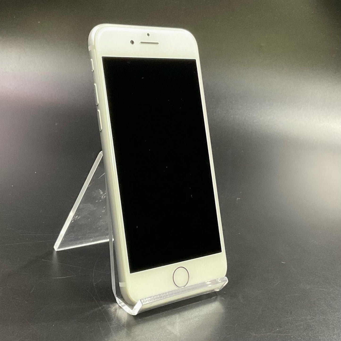 【全額返金保証】【最速発送】Apple iPhone iPhone 8 64GB シルバー docomo SIMフリー 白ロム 美品 動作確認済 87%