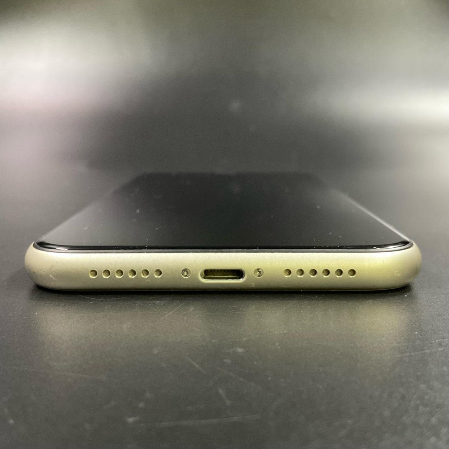 【全額返金保証】【最速発送】Apple iPhone iPhone 11 64GB ホワイト Softbank SIMフリー 白ロム 動作確認済 77%