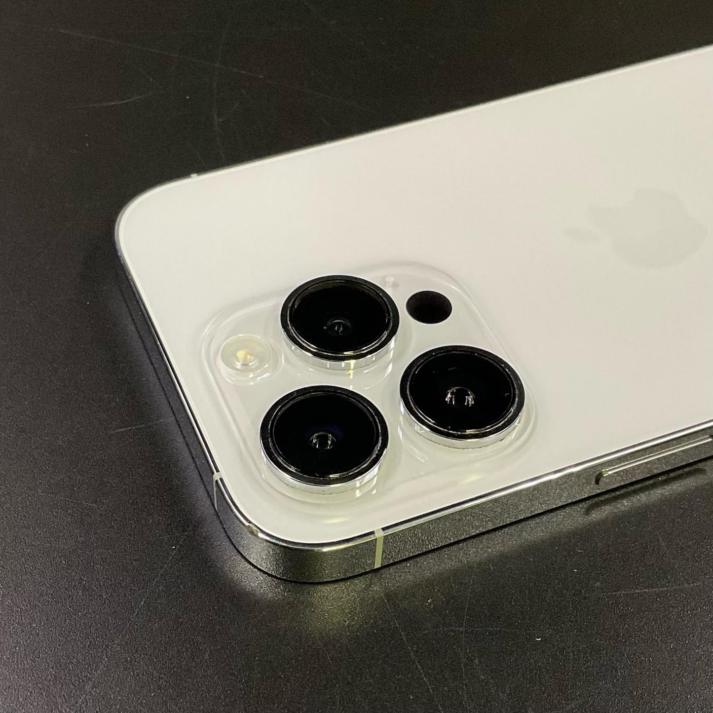 【全額返金保証】【最速発送】Apple iPhone iPhone 14 Pro 256GB シルバー docomo 白ロム 動作確認済 74%