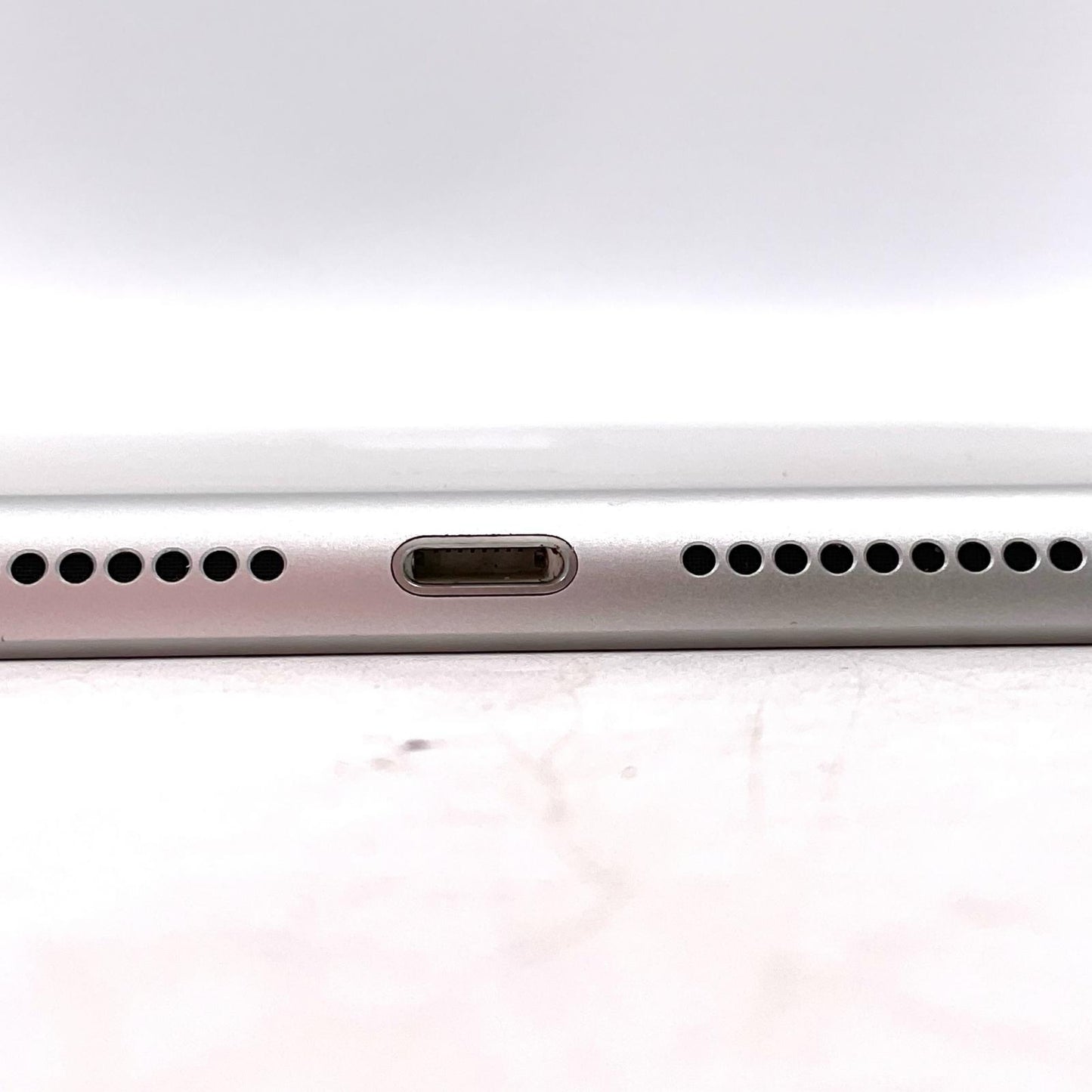 【全額返金保証】【最速発送】Apple iPad iPad 9.7インチ 第5世代 128GB シルバー WiFi+Cellular SIMフリー 白ロム 美品 動作確認済
