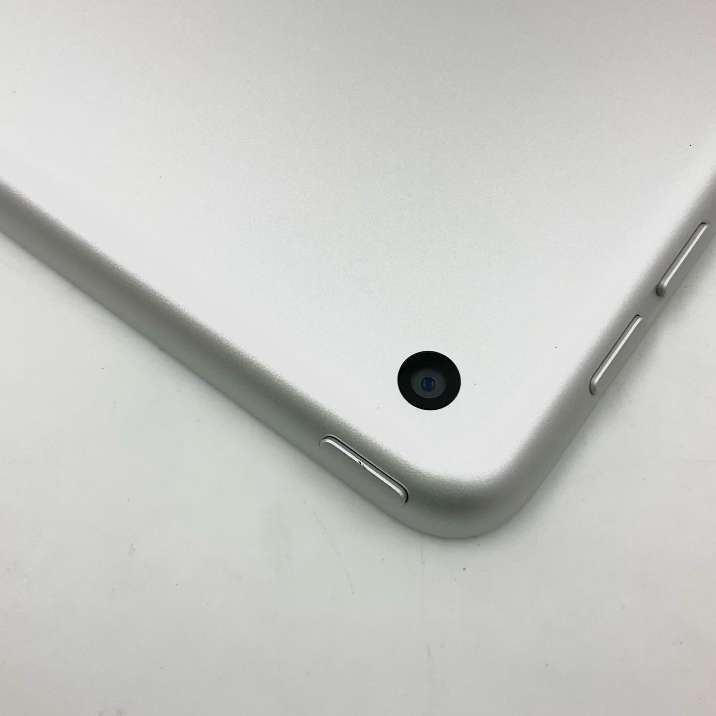 【全額返金保証】【最速発送】Apple iPad iPad 10.2インチ 第9世代 64GB シルバー Wi-Fi 動作確認済