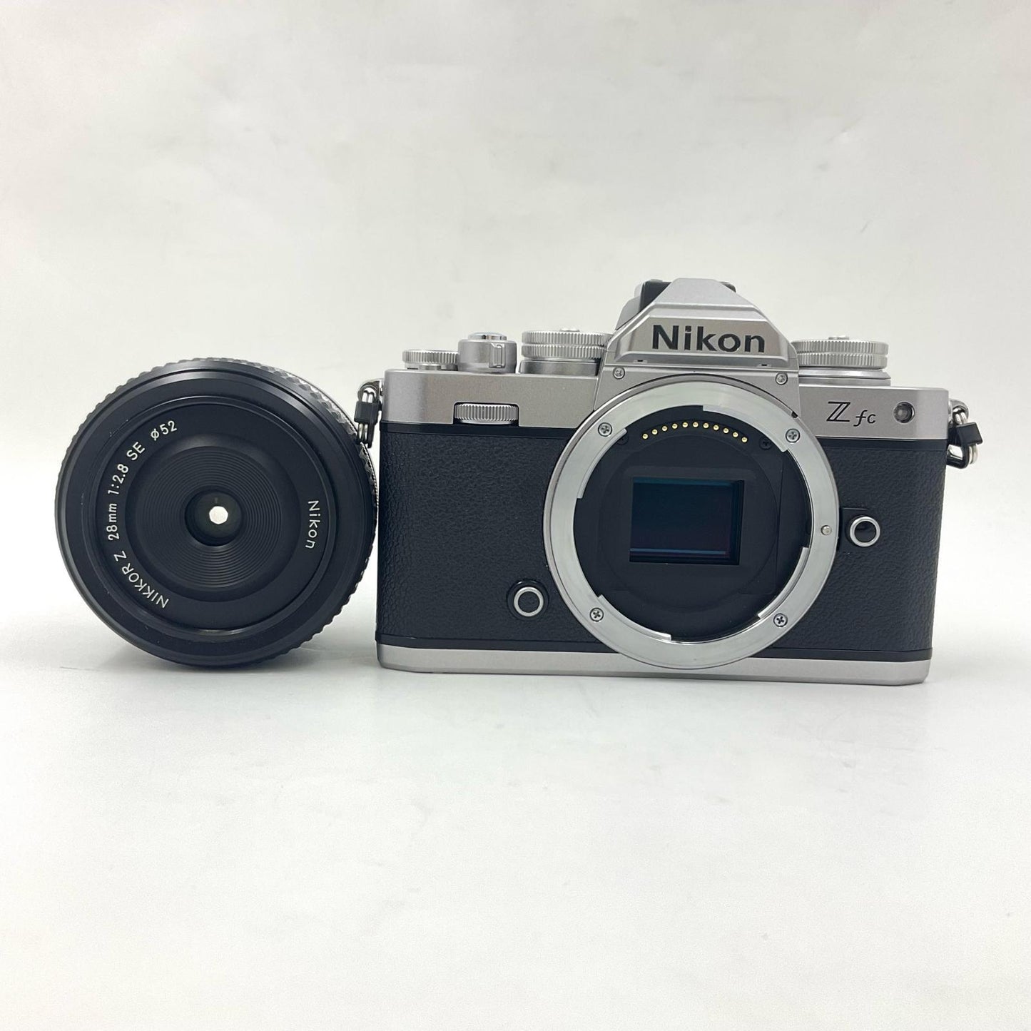 【全額返金保証】【最速発送】Nikon デジタル一眼 Z fc 28mm f/2.8 Special Edition キット [シルバー] 美品 動作確認済